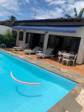 Piscina agradável pertinho da praia